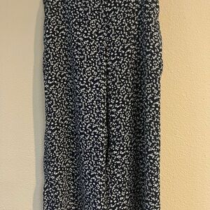 J. Jill Wearever Dark Blue and White Floral cropped Pants